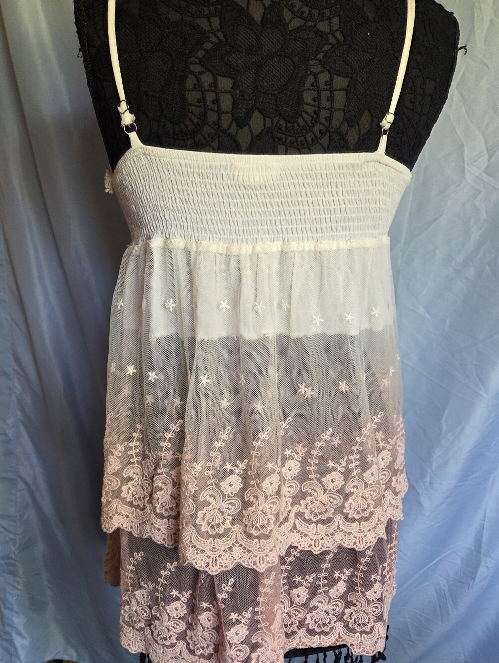POL Cream-to-Pink Lace Tiered Camisole - Picture 3 of 4